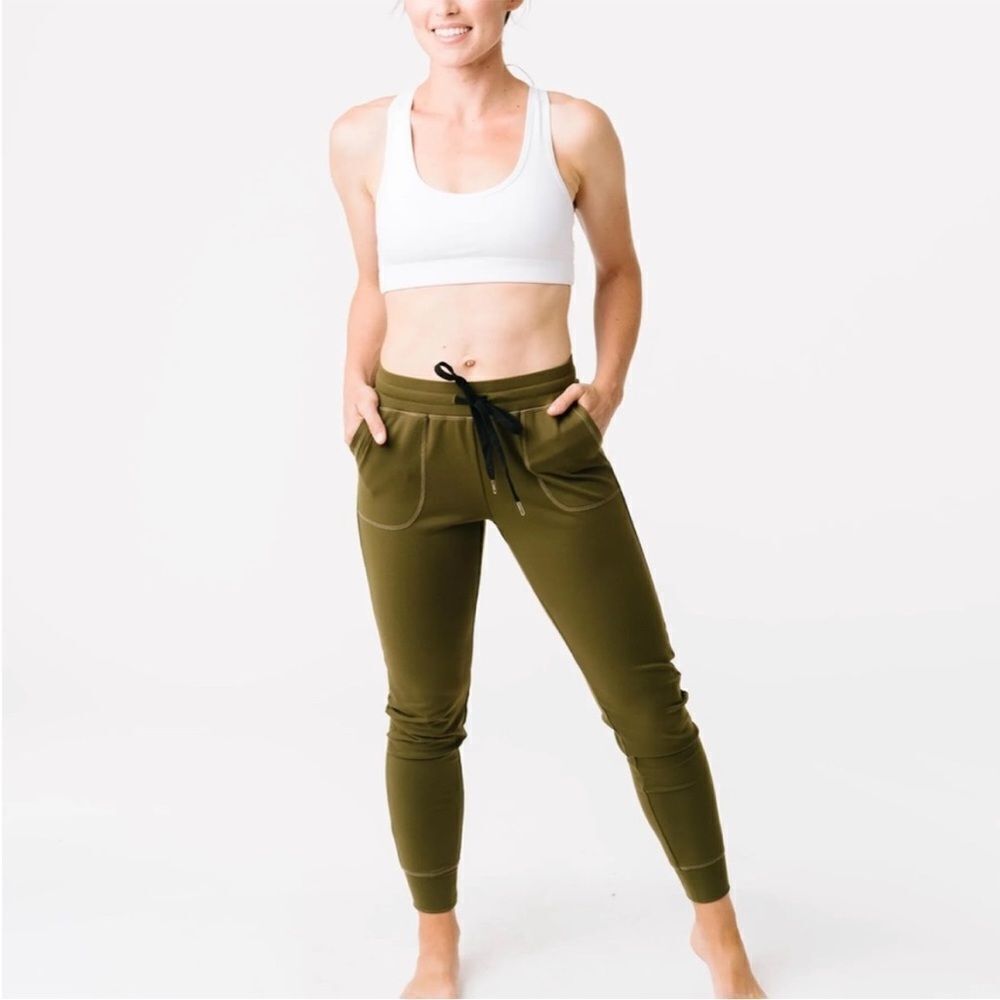 ZYIA OLIVE UNWIND JOGGERS SIZE SMALL
